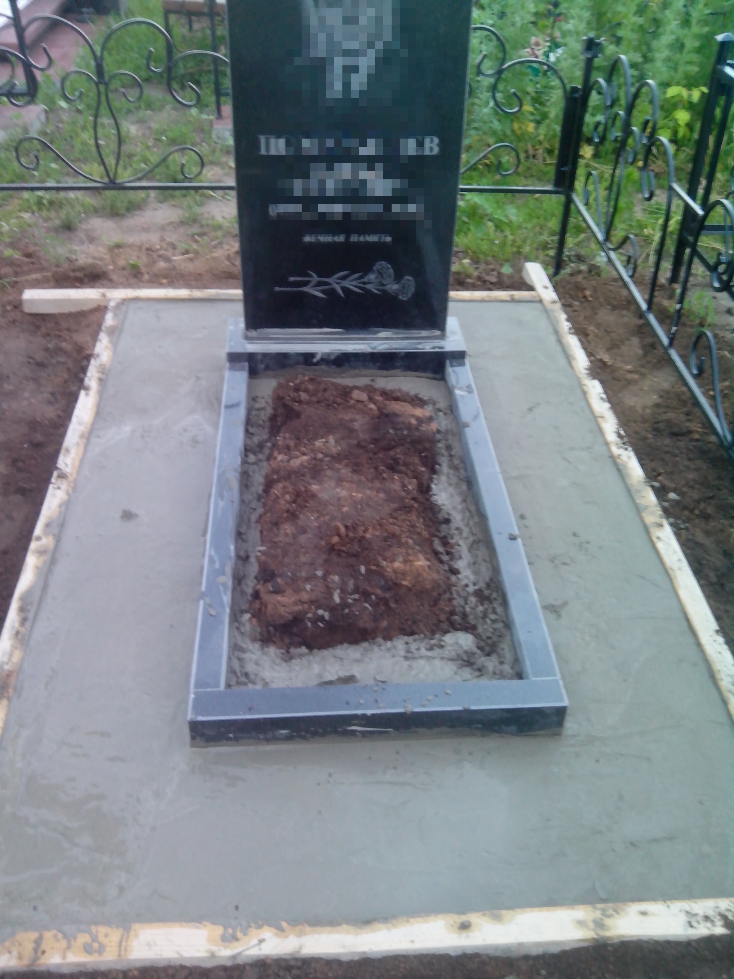 Стоимость работ по установке небольшого памятника на кладбище.