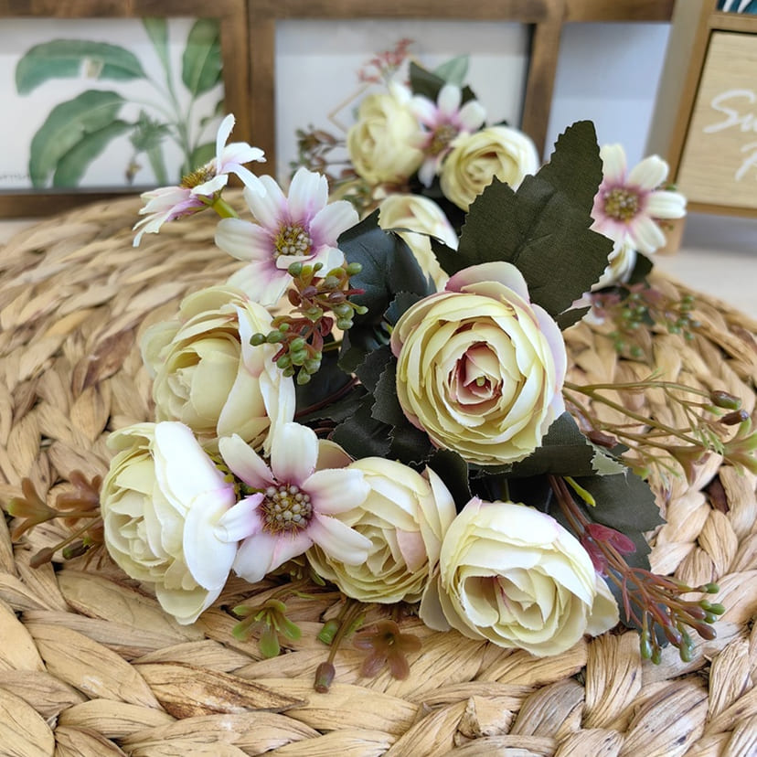 Искусственные цветы в Москве | Цветы искусственные «Камелии с мелкоцветом», сиренево-молочные, букет