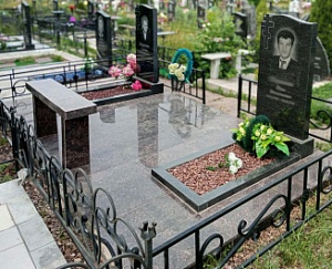 Как благоустроить могилу на кладбище: ограды, цветники, лавочки и столики
